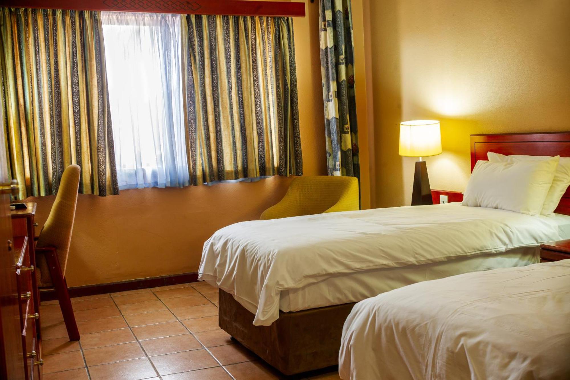 M'Kango Golfview Hotel Lusaka Esterno foto