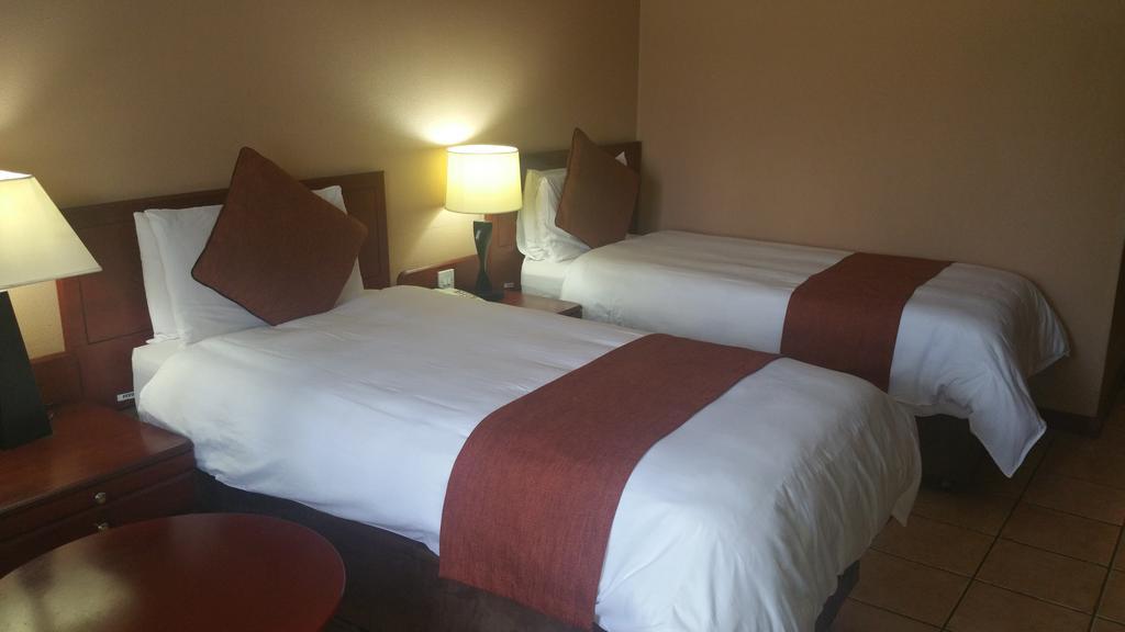 M'Kango Golfview Hotel Lusaka Esterno foto
