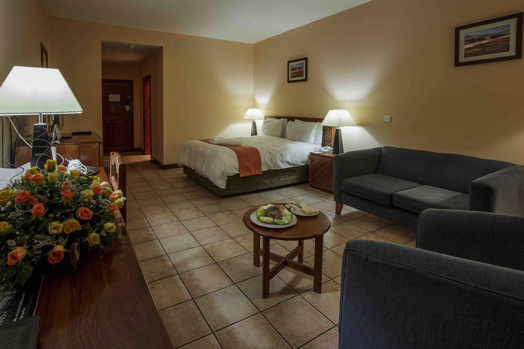 M'Kango Golfview Hotel Lusaka Esterno foto