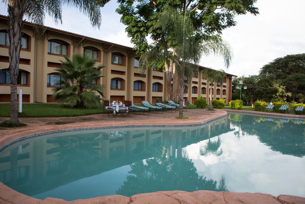 M'Kango Golfview Hotel Lusaka Esterno foto
