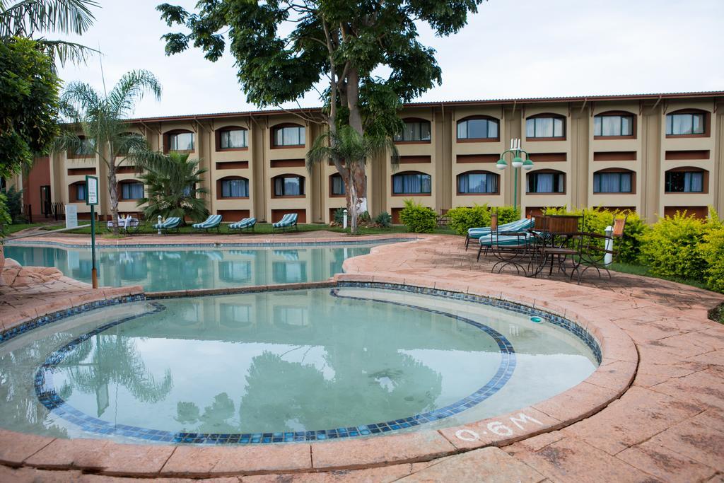 M'Kango Golfview Hotel Lusaka Esterno foto