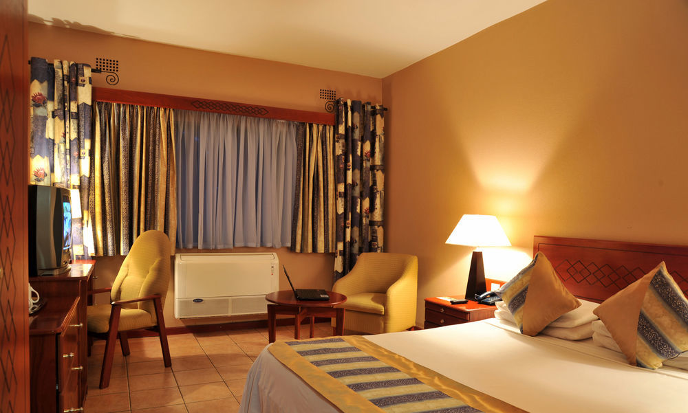 M'Kango Golfview Hotel Lusaka Esterno foto