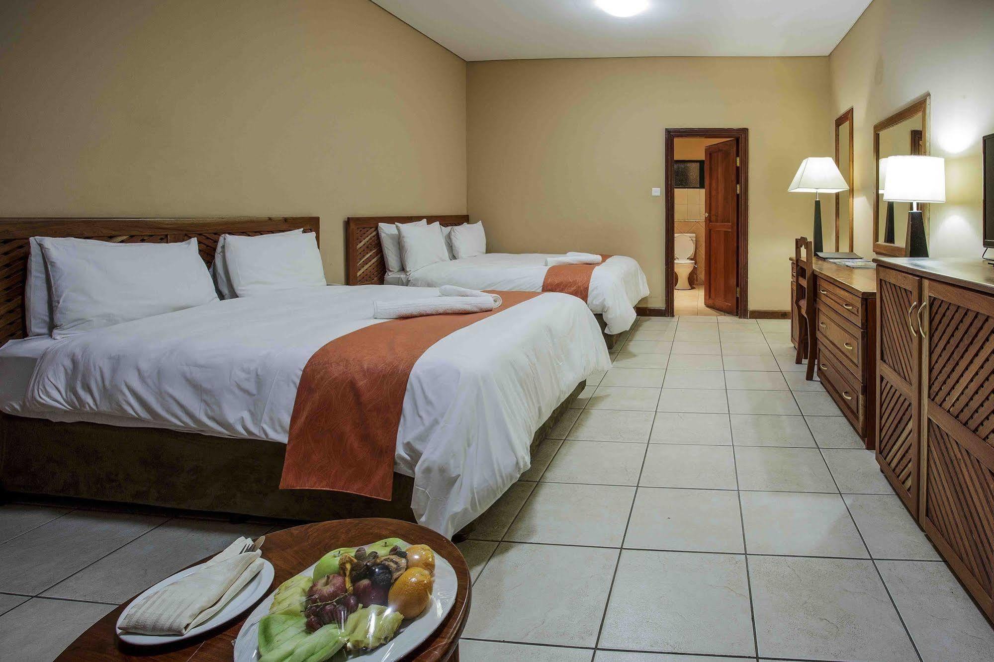 M'Kango Golfview Hotel Lusaka Esterno foto