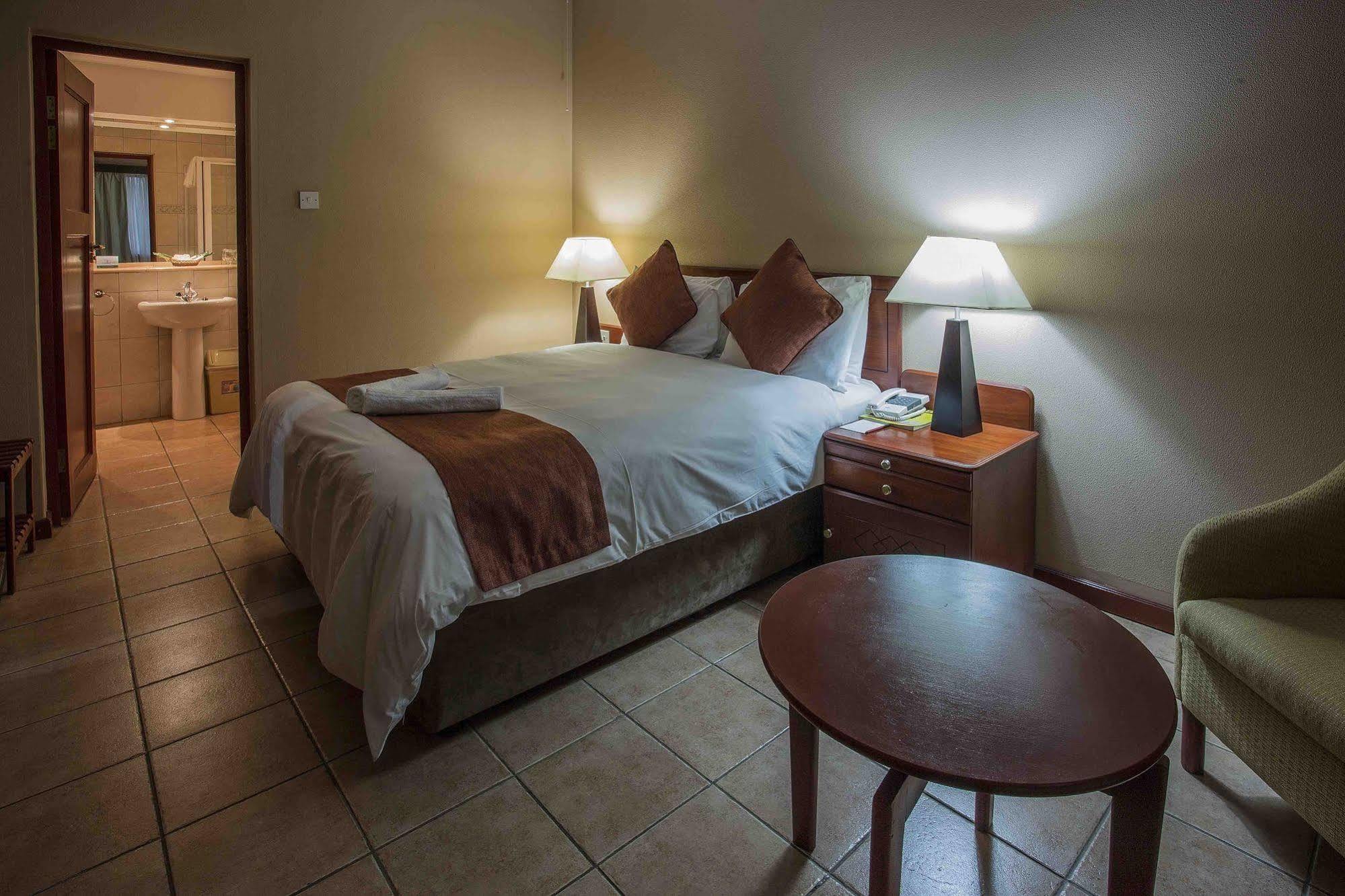 M'Kango Golfview Hotel Lusaka Esterno foto