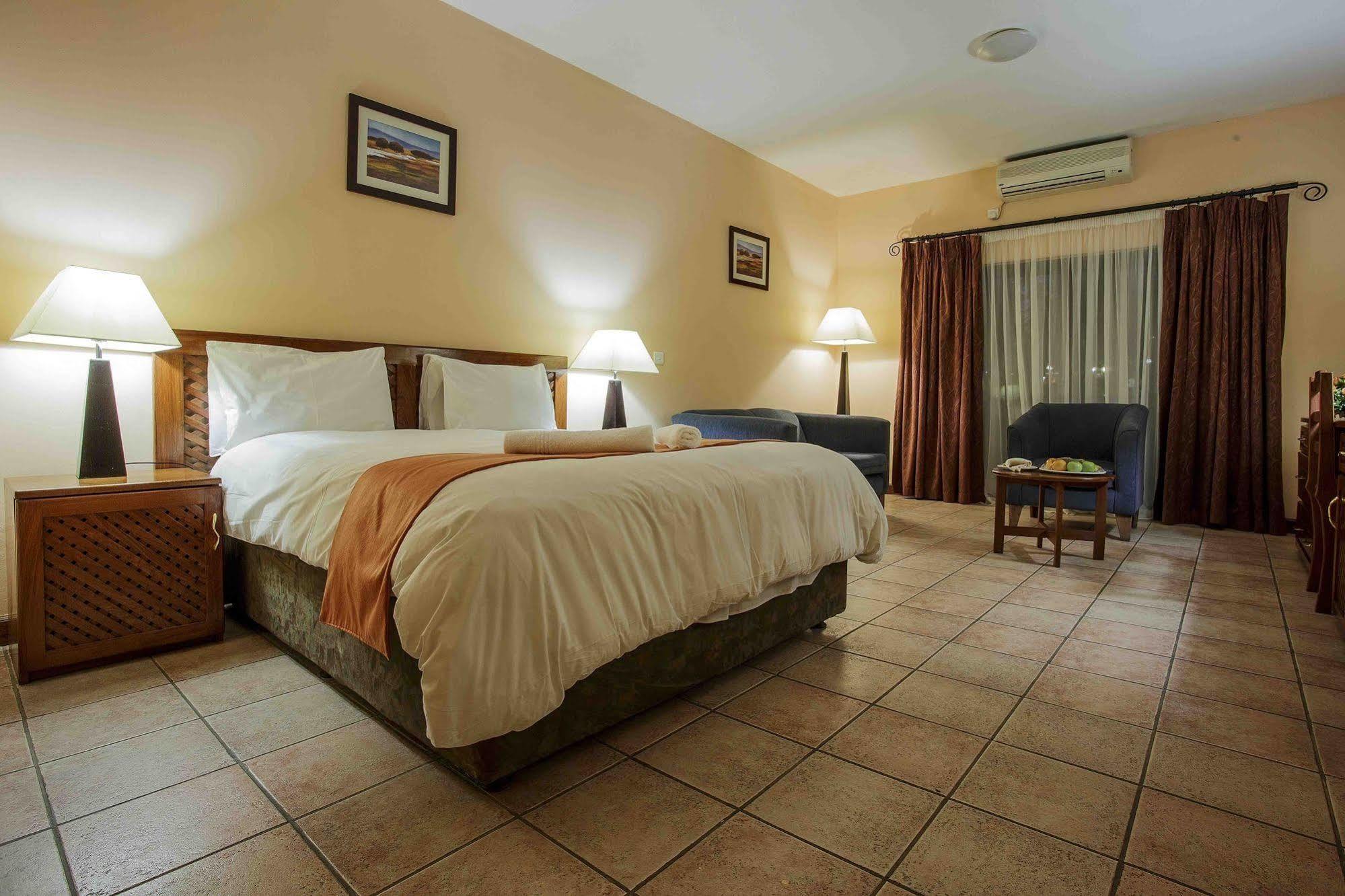 M'Kango Golfview Hotel Lusaka Esterno foto