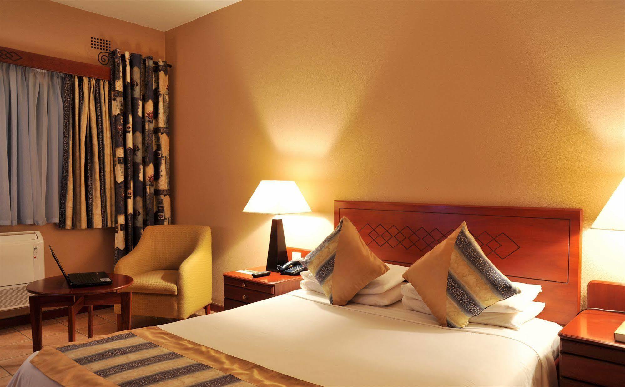 M'Kango Golfview Hotel Lusaka Esterno foto