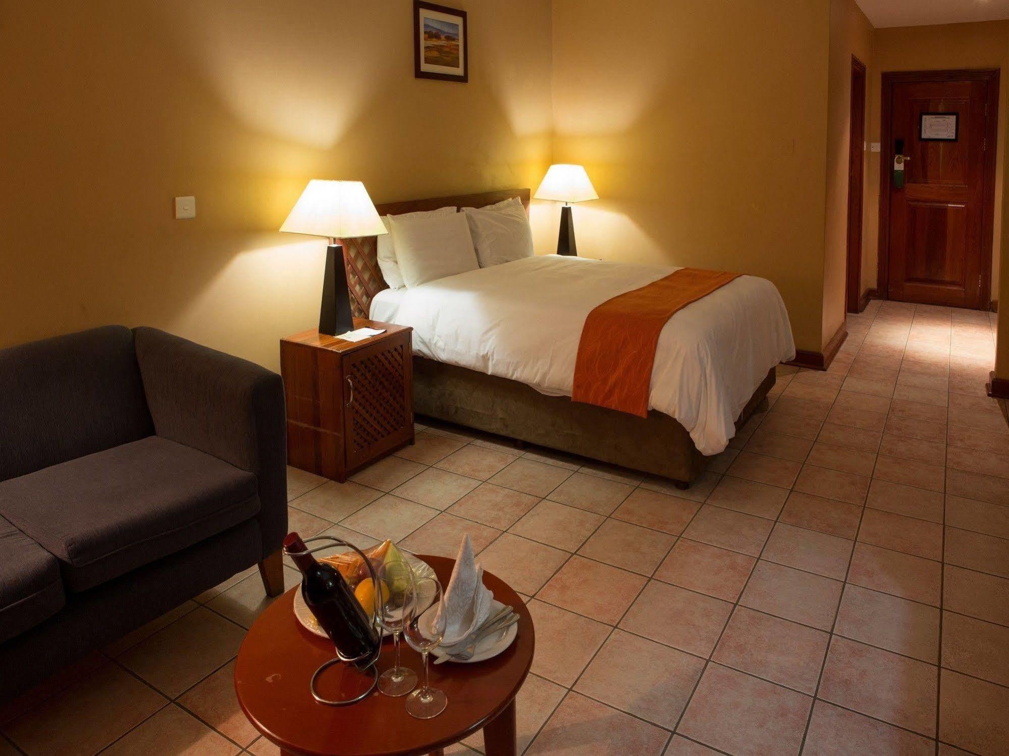 M'Kango Golfview Hotel Lusaka Esterno foto