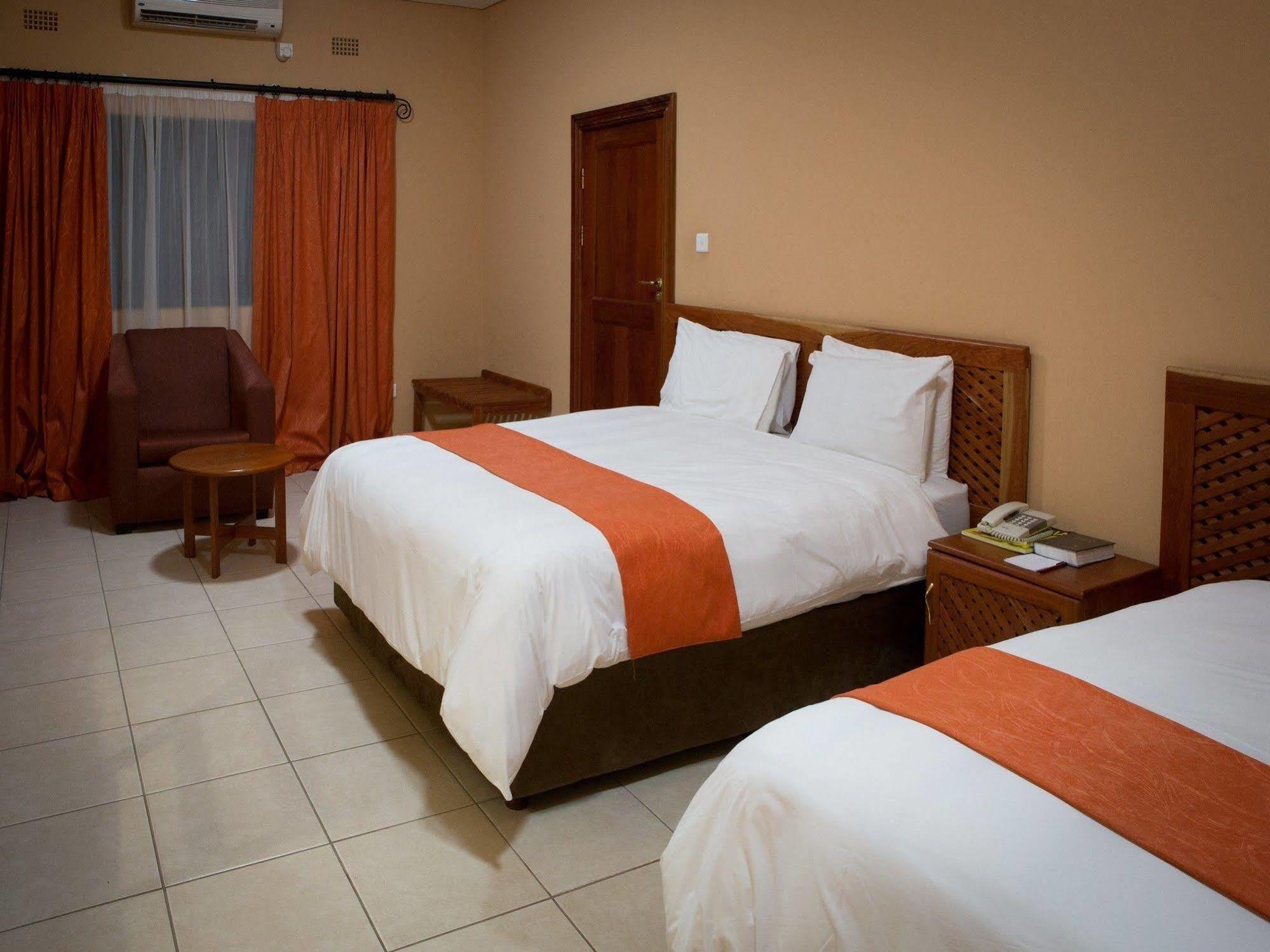 M'Kango Golfview Hotel Lusaka Esterno foto