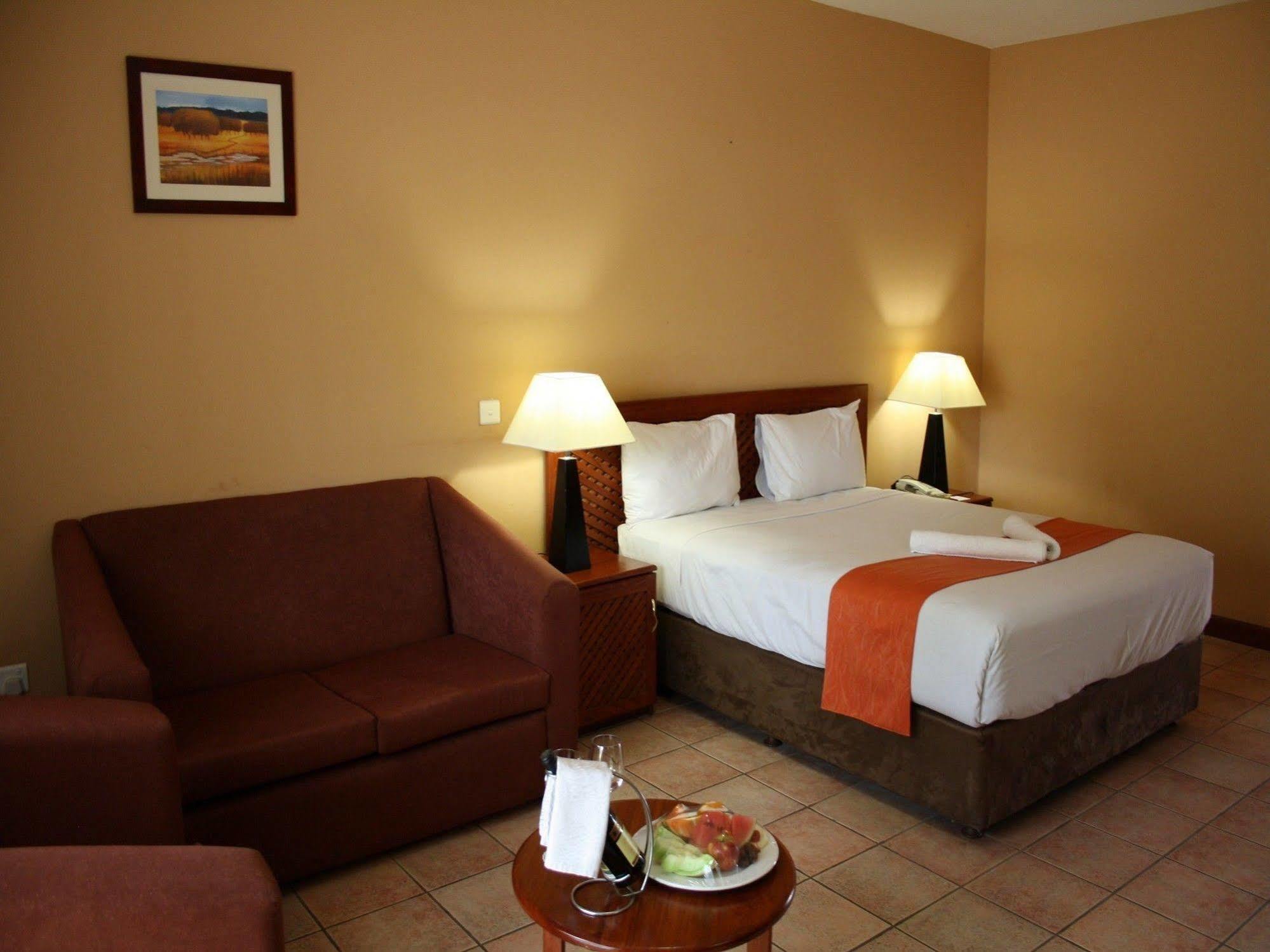 M'Kango Golfview Hotel Lusaka Esterno foto