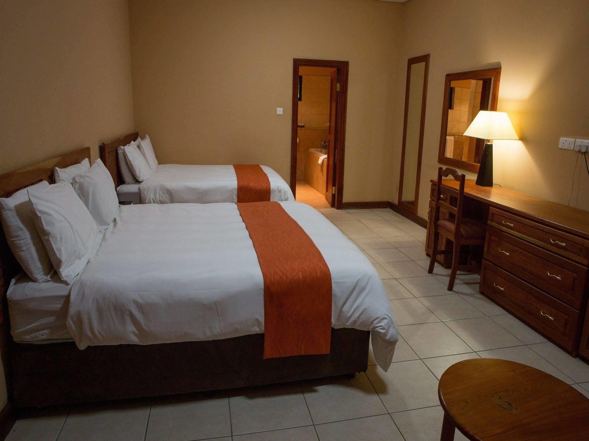 M'Kango Golfview Hotel Lusaka Esterno foto