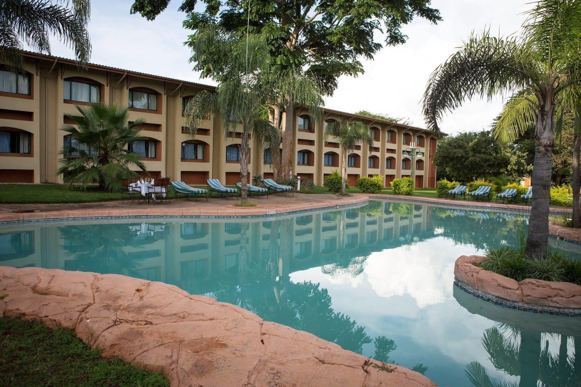 M'Kango Golfview Hotel Lusaka Esterno foto